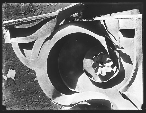 [Tin Relic with Rosette Motif, Photographed on Roof of 92 Fifth Avenue, New York City], Walker Evans (American, St. Louis, Missouri 1903–1975 New Haven, Connecticut), Glass negative 