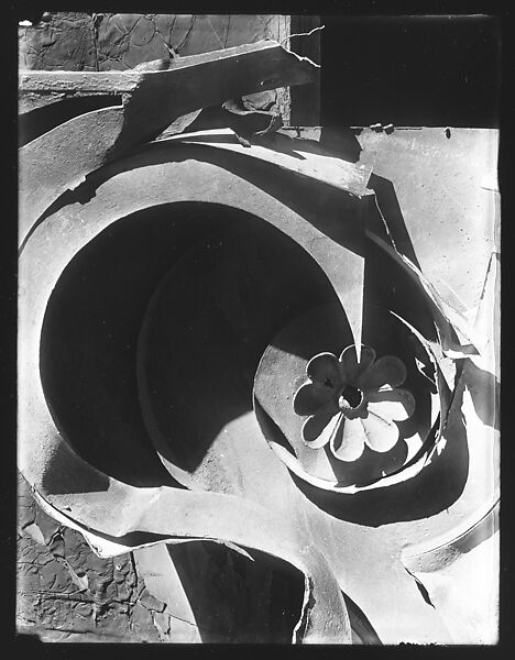 [Tin Relic with Rosette Motif, Photographed on Roof of 92 Fifth Avenue, New York City], Walker Evans (American, St. Louis, Missouri 1903–1975 New Haven, Connecticut), Glass negative 