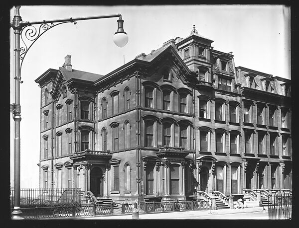 [Row of Brownstone Houses with Lamppost in Foreground on Columbia Heights, Brooklyn, New York], Walker Evans (American, St. Louis, Missouri 1903–1975 New Haven, Connecticut), Glass negative 