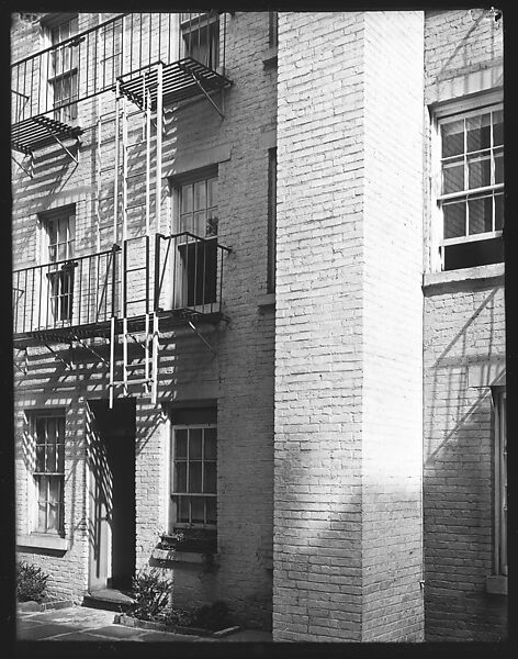 [Oblique View of Apartment Building Façade, New York City], Walker Evans (American, St. Louis, Missouri 1903–1975 New Haven, Connecticut), Glass negative 