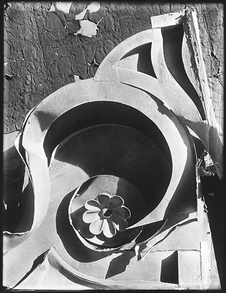 [Tin Relic with Rosette Motif, Photographed on Roof of 92 Fifth Avenue, New York City], Walker Evans (American, St. Louis, Missouri 1903–1975 New Haven, Connecticut), Glass negative 