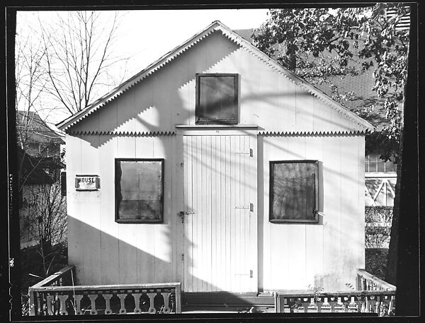 [Folk Victorian Cottage at Ossining Camp Woods, New York], Walker Evans (American, St. Louis, Missouri 1903–1975 New Haven, Connecticut), Film negative 