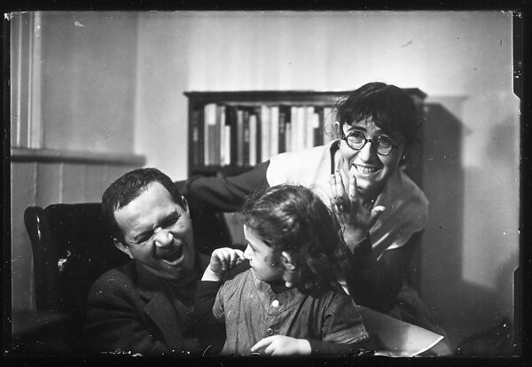 [Ben, Tillie, and Judith Shahn at 23 Bethune Street Apartment, New York City], Walker Evans (American, St. Louis, Missouri 1903–1975 New Haven, Connecticut), Glass negative 