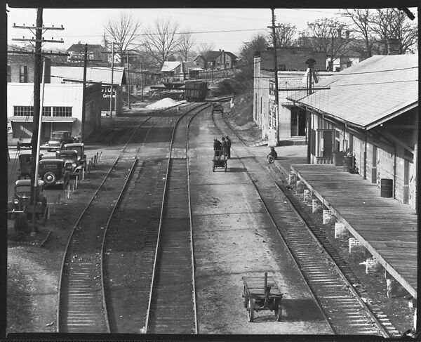 [Railroad Tracks Through Town with Parked Cars, Depot, and Pedestrians, Edwards, Mississippi], Walker Evans (American, St. Louis, Missouri 1903–1975 New Haven, Connecticut), Film negative 