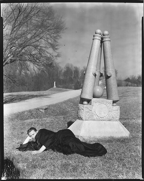 [Peter Sekaer Wrapped in Dark Cloth Lying on Ground Next to Battlefield Monument, Vicksburg, Mississippi], Walker Evans (American, St. Louis, Missouri 1903–1975 New Haven, Connecticut), Film negative 