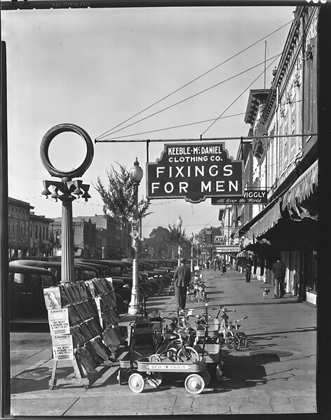 [Sidewalk Scene with Keeble-McDaniel Clothing Company Sign, Main Street, Selma, Alabama], Walker Evans (American, St. Louis, Missouri 1903–1975 New Haven, Connecticut), Film negative 