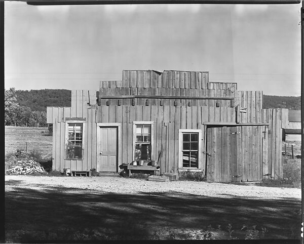 [Wooden Farm Building, Tennessee], Walker Evans (American, St. Louis, Missouri 1903–1975 New Haven, Connecticut), Film negative 