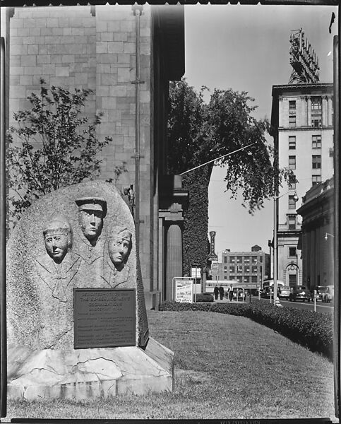 [Veterans' Monument Outside City Hall, Bridgeport, Connecticut], Walker Evans (American, St. Louis, Missouri 1903–1975 New Haven, Connecticut), Film negative 