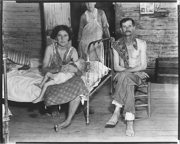 Walker Evans | [Bud Fields with His Wife, Her Mother, and Infant Child ...