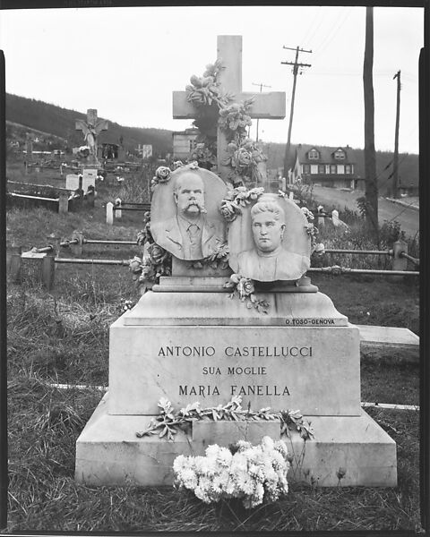 [Funerary Monument with Portrait Relief Carvings, Bethlehem, Pennsylvania], Walker Evans (American, St. Louis, Missouri 1903–1975 New Haven, Connecticut), Film negative 