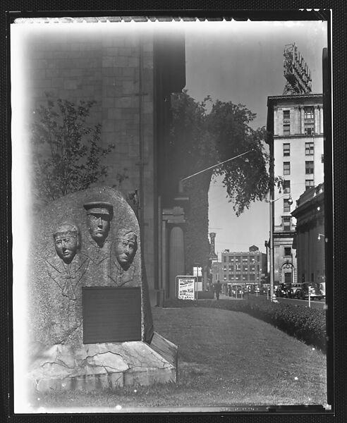 [Veterans' Monument Outside City Hall, Bridgeport, Connecticut], Walker Evans (American, St. Louis, Missouri 1903–1975 New Haven, Connecticut), Film negative 