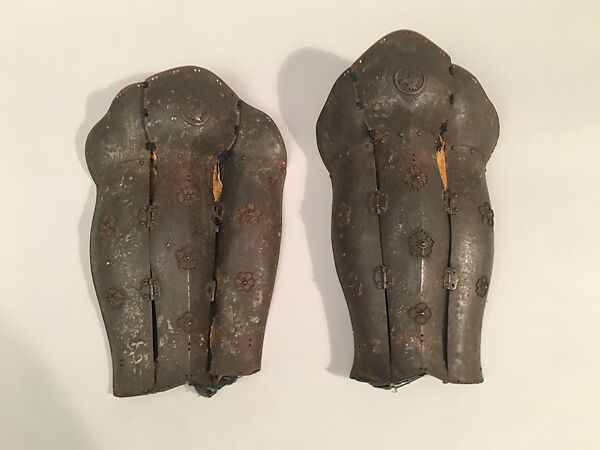 Pair of Greaves (<i>Tsutsusuneate</i>)