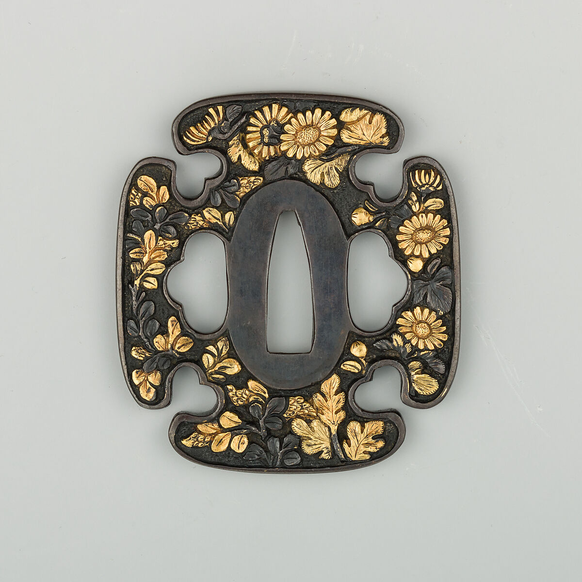 Sword Guard (<i>Tsuba</i>), Mino school (Japanese, active 17th–19th century), Copper-gold alloy (probably <i>shakudō</i>), gold, Japanese 