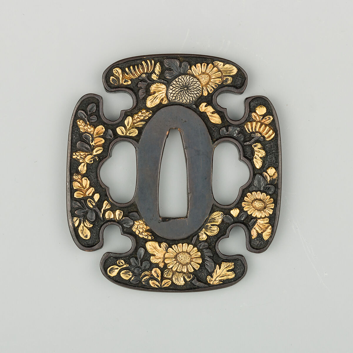 Sword Guard (<i>Tsuba</i>), Mino school (Japanese, active 17th–19th century), Copper-gold alloy (probably <i>shakudō</i>), gold, Japanese