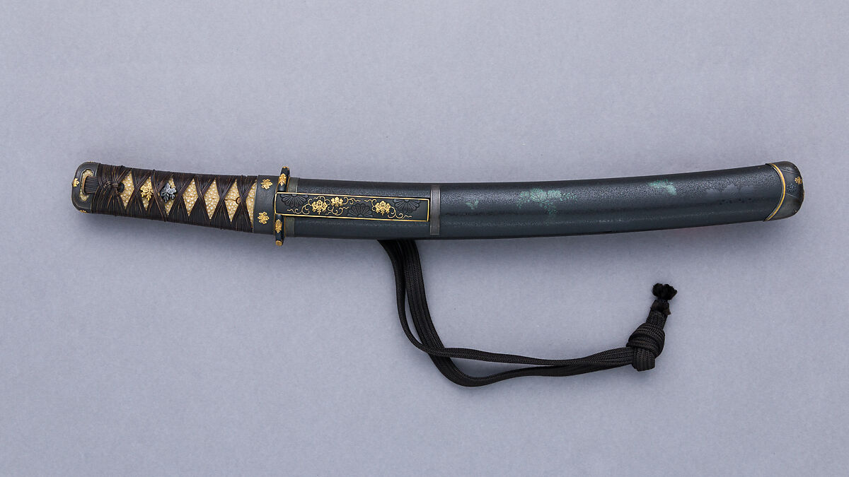 Blade for a Dagger (<i>Tantō</i>) with Mounting (<i>Chisagatana</i>), Steel, copper-gold alloy (<i>shakudō</i>), copper-silver alloy (<i>shubuichi</i>), wood, lacquer, abalone shell, ray skin, silk, whale bone (baleen), Japanese 