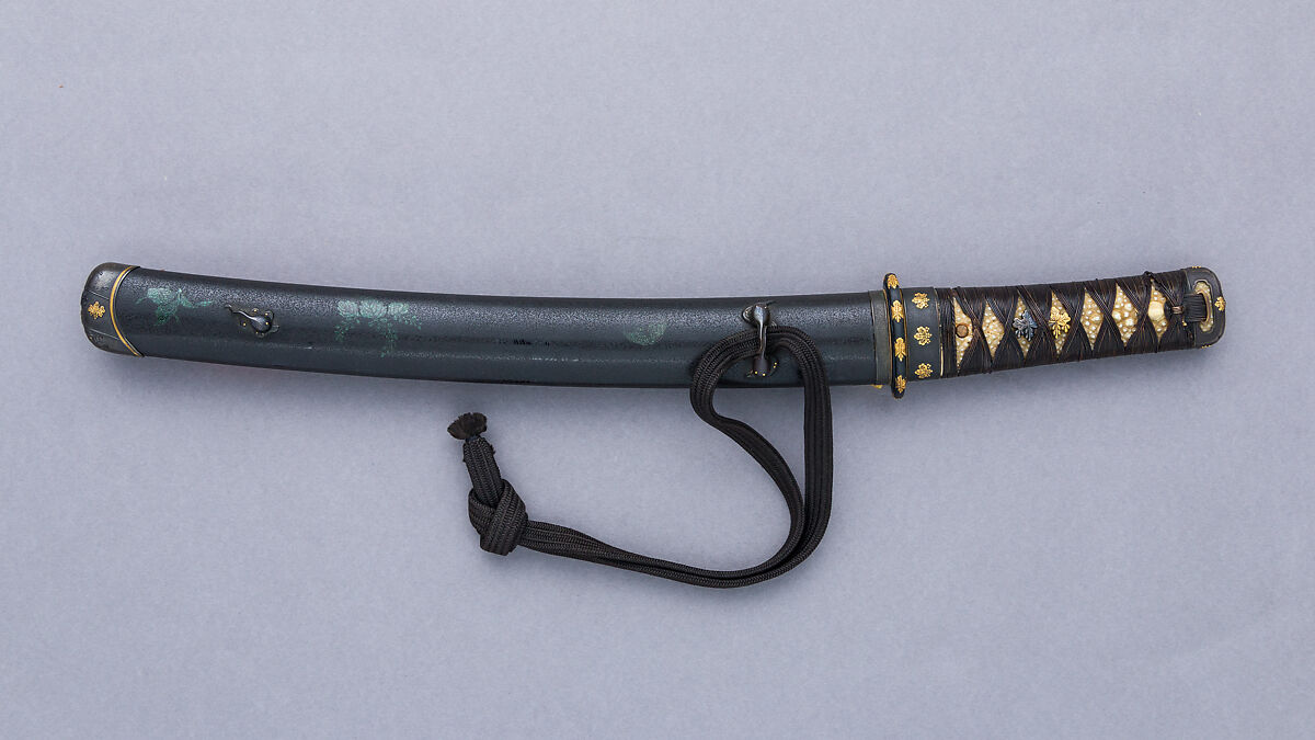 Blade for a Dagger (<i>Tantō</i>) with Mounting (<i>Chisagatana</i>), Steel, copper-gold alloy (<i>shakudō</i>), copper-silver alloy (<i>shubuichi</i>), wood, lacquer, abalone shell, ray skin, silk, whale bone (baleen), Japanese