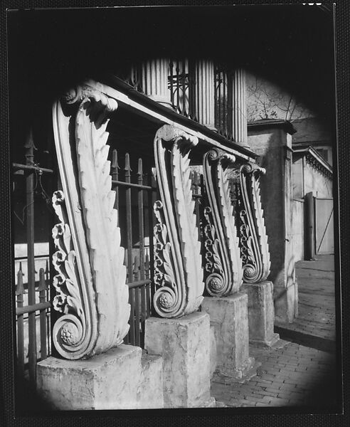 [Acanthus Scrollwork on Façade of Richard Richardson House, Savannah, Georgia], Walker Evans (American, St. Louis, Missouri 1903–1975 New Haven, Connecticut), Film negative 