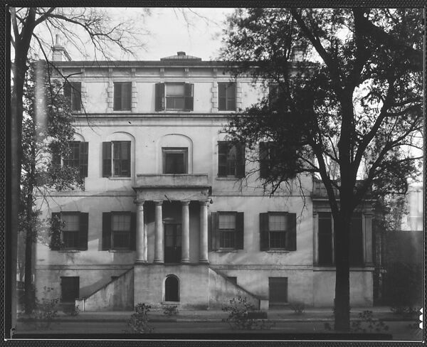 [Greek Revival House, 10 East Oglethorpe Avenue, Percival Ward, Savannah, Georgia], Walker Evans (American, St. Louis, Missouri 1903–1975 New Haven, Connecticut), Film negative 