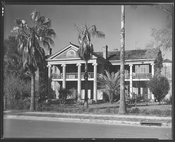 [Greek Revival House with Half-Lunette Window in Gable], Walker Evans (American, St. Louis, Missouri 1903–1975 New Haven, Connecticut), Film negative 