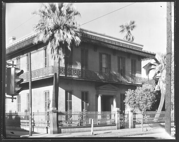 [Cast-Iron Balconied House on Corner with Stoplight in Foreground, New Orleans, Louisiana?], Walker Evans (American, St. Louis, Missouri 1903–1975 New Haven, Connecticut), Film negative 