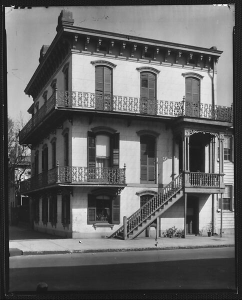 [Italianate Revival House, 530 East Broughton Street, Washington Ward, Savannah, Georgia], Walker Evans (American, St. Louis, Missouri 1903–1975 New Haven, Connecticut), Film negative 