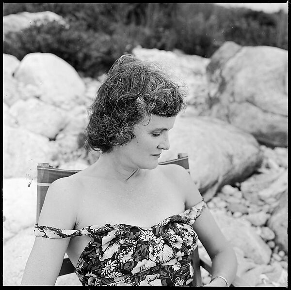 [24 Portraits of Eliza Parkinson Reading Newspaper on Beach, Possibly Fisher's Island, New York], Walker Evans (American, St. Louis, Missouri 1903–1975 New Haven, Connecticut), Film negative 