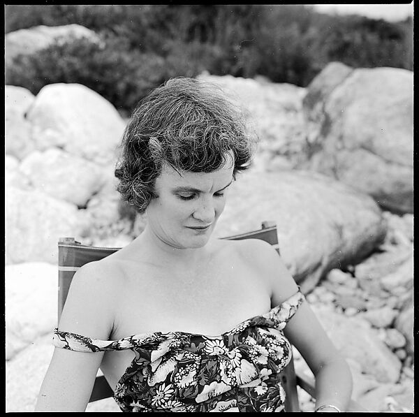 [24 Portraits of Eliza Parkinson Reading Newspaper on Beach, Possibly Fisher's Island, New York], Walker Evans (American, St. Louis, Missouri 1903–1975 New Haven, Connecticut), Film negative