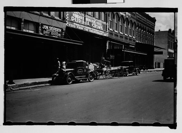 [Parked Cars and Flatbed Wagons in Front of Warehouse Buildings, Natchez, Mississippi], Walker Evans (American, St. Louis, Missouri 1903–1975 New Haven, Connecticut), Film negative 