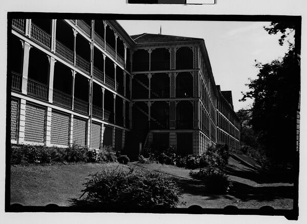 [Side View of Hotel Porches, Bedford Springs, Pennsylvania], Walker Evans (American, St. Louis, Missouri 1903–1975 New Haven, Connecticut), Film negative 