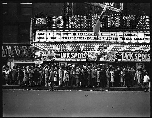 [Queue at "Oriental" Theatre, Chicago, Illinois], Walker Evans (American, St. Louis, Missouri 1903–1975 New Haven, Connecticut), Film negative 