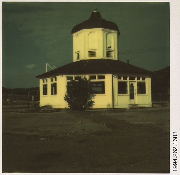 [Hexagonal Roadside Building], Walker Evans (American, St. Louis, Missouri 1903–1975 New Haven, Connecticut), Instant internal dye diffusion transfer print (Polaroid SX-70) 
