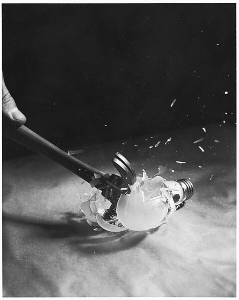 [Hammer Smashing Light Bulb], Harold Edgerton (American, 1903–1990), Gelatin silver print 