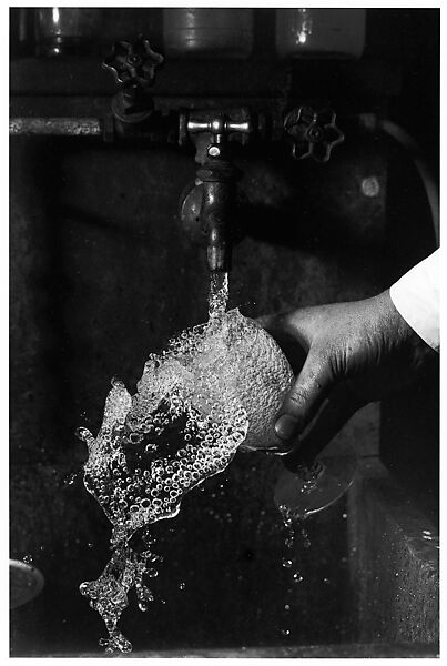 [Water Falling Into Wine Glass], Harold Edgerton (American, 1903–1990), Gelatin silver print 