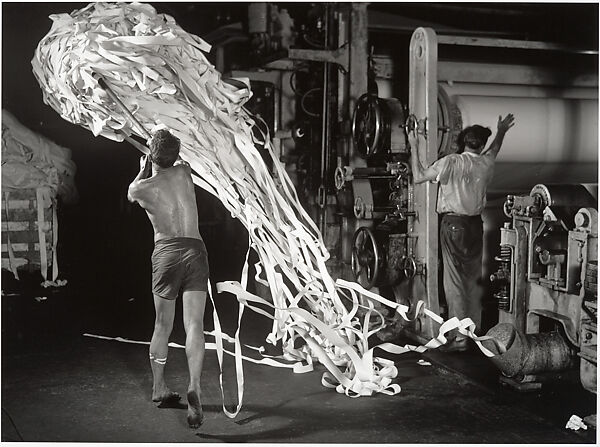 [Paper Mill Worker Removing Waste from Machine], Harold Edgerton (American, 1903–1990), Gelatin silver print 