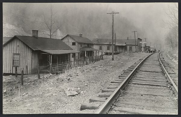 [Shacks and Railroad Tracks in Vanetta], Nancy Naumburg (American), Gelatin silver print 