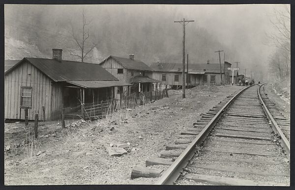 [Shacks and Railroad Tracks in Vanetta]