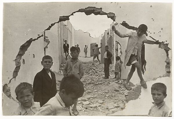 Seville, Henri Cartier-Bresson (French, Chanteloup-en-Brie 1908–2004 Montjustin), Gelatin silver print 