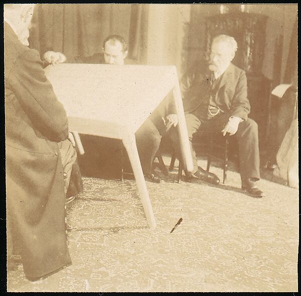 [Séance with the Medium Eusapia Palladino], Jules Courtier, Gelatin silver print