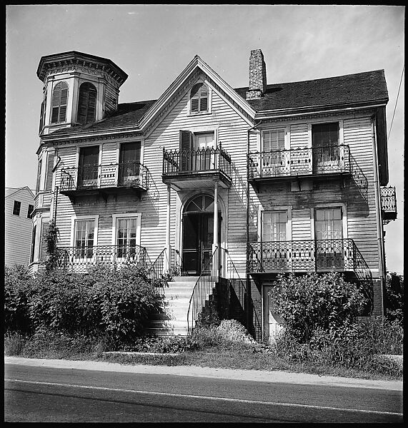 [10 Views of a Victorian House, Old Mystic, Connecticut and the Fuller House, Stonington, Connecticut], Walker Evans (American, St. Louis, Missouri 1903–1975 New Haven, Connecticut), Film negative