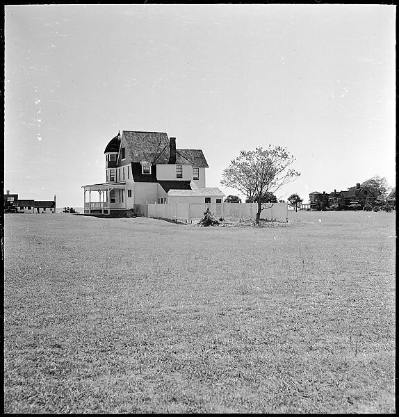 [29 Exterior Views of Midwestern Victorian House in Field], Walker Evans (American, St. Louis, Missouri 1903–1975 New Haven, Connecticut), Film negative