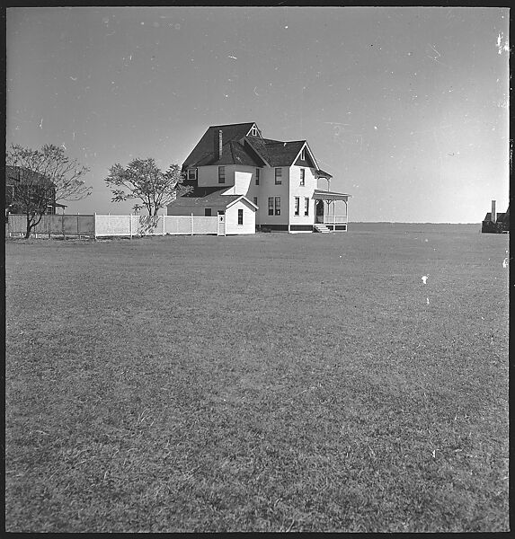 [29 Exterior Views of Midwestern Victorian House in Field], Walker Evans (American, St. Louis, Missouri 1903–1975 New Haven, Connecticut), Film negative