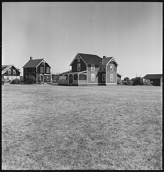 [29 Exterior Views of Midwestern Victorian House in Field], Walker Evans (American, St. Louis, Missouri 1903–1975 New Haven, Connecticut), Film negative