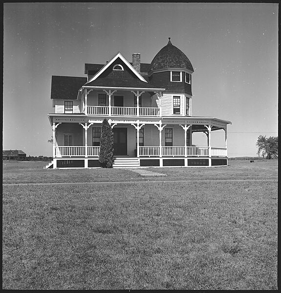 [29 Exterior Views of Midwestern Victorian House in Field], Walker Evans (American, St. Louis, Missouri 1903–1975 New Haven, Connecticut), Film negative