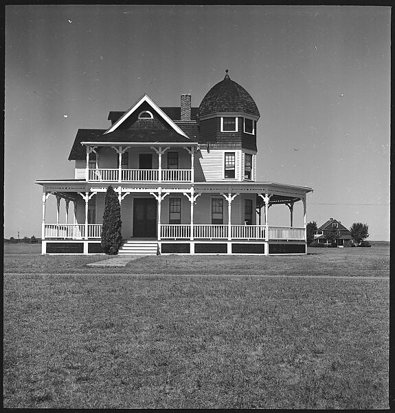 [29 Exterior Views of Midwestern Victorian House in Field], Walker Evans (American, St. Louis, Missouri 1903–1975 New Haven, Connecticut), Film negative