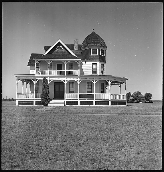 [29 Exterior Views of Midwestern Victorian House in Field], Walker Evans (American, St. Louis, Missouri 1903–1975 New Haven, Connecticut), Film negative