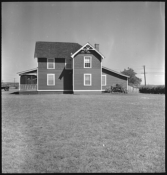 [29 Exterior Views of Midwestern Victorian House in Field], Walker Evans (American, St. Louis, Missouri 1903–1975 New Haven, Connecticut), Film negative