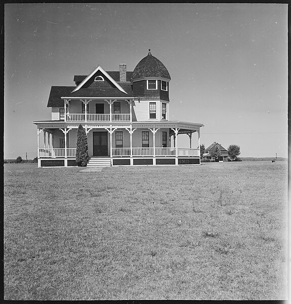 [29 Exterior Views of Midwestern Victorian House in Field], Walker Evans (American, St. Louis, Missouri 1903–1975 New Haven, Connecticut), Film negative