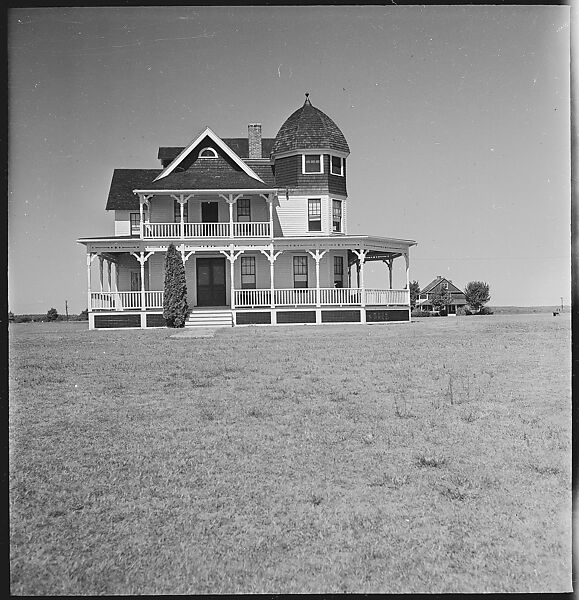 [29 Exterior Views of Midwestern Victorian House in Field], Walker Evans (American, St. Louis, Missouri 1903–1975 New Haven, Connecticut), Film negative