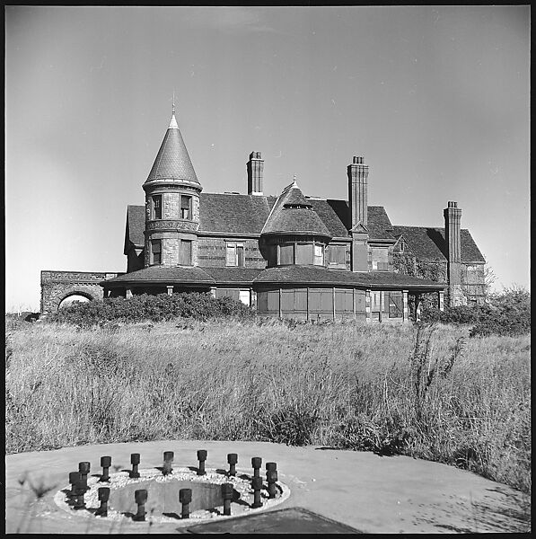 [11 Views of Beach Mansion and Two Unidentified Men], Walker Evans (American, St. Louis, Missouri 1903–1975 New Haven, Connecticut), Film negative 