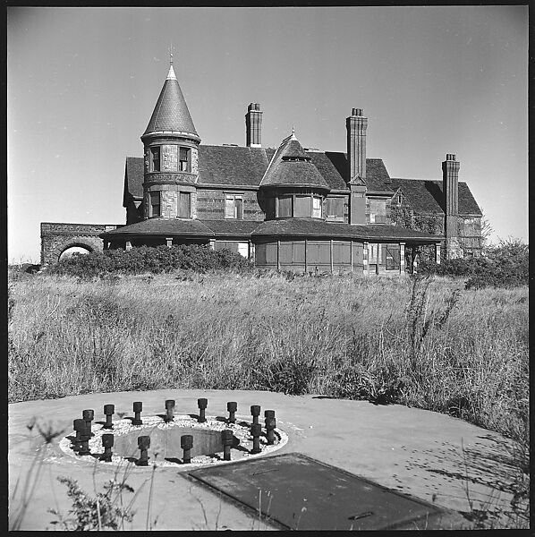 [11 Views of Beach Mansion and Two Unidentified Men], Walker Evans (American, St. Louis, Missouri 1903–1975 New Haven, Connecticut), Film negative